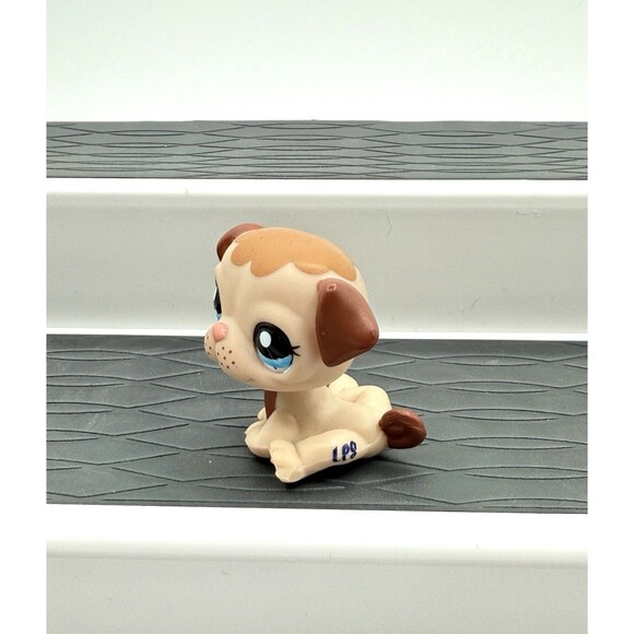 Littlest Pet Shop Authentic # 1753 Tan Pug Brown Flower Patch Blue Eyes Freckles - Picture 2 of 4